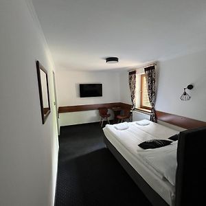 Ekononiczny pokój z łóżkiem king-size